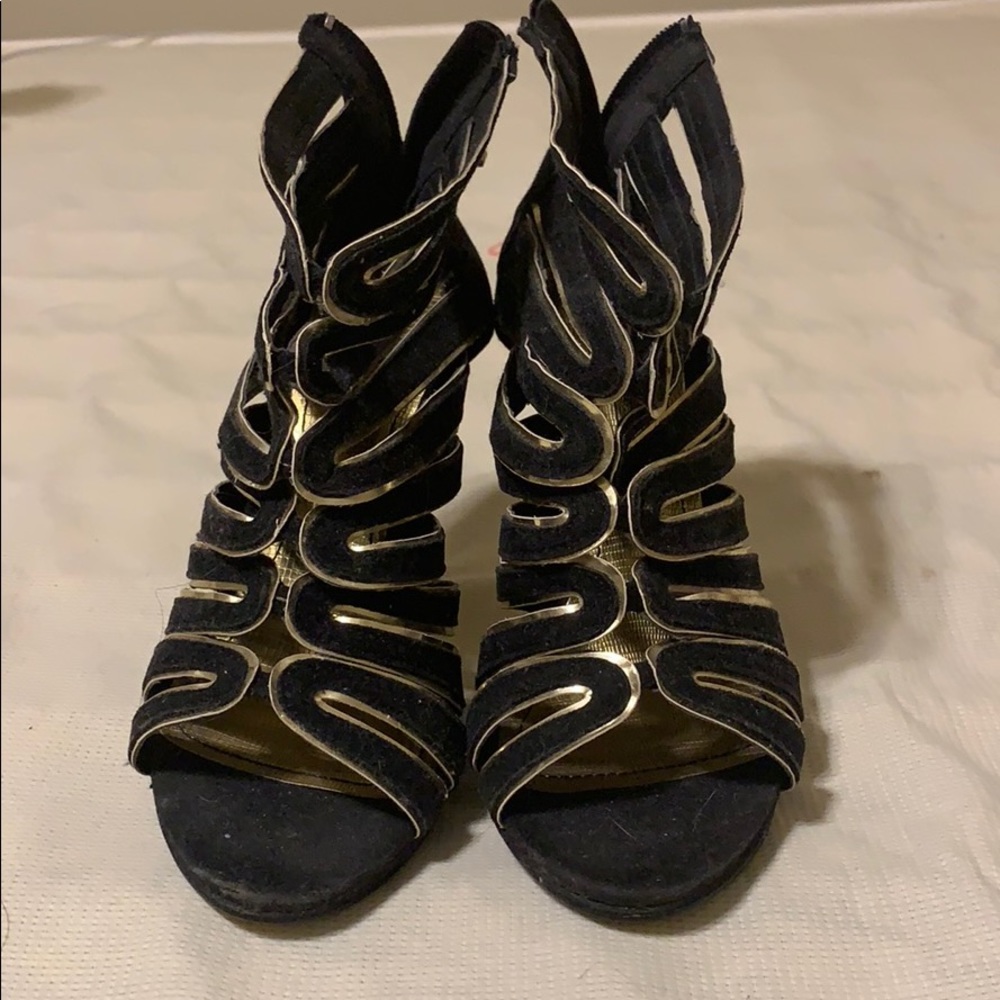Heels - Picture 3 of 3